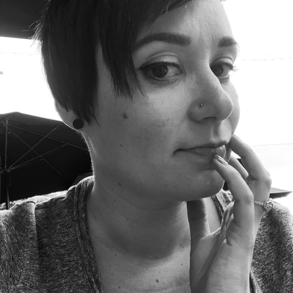 Meet your Posher, Lucy - Picture 3 of 4